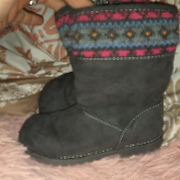 Boots - Picture 3 of 5